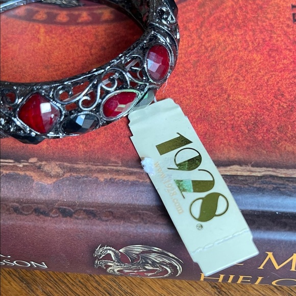 1928 Red and Black Filigree Bracelet - Picture 2 of 9